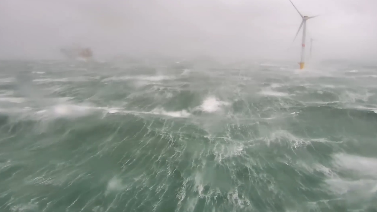 風速毎秒約40ｍ、波高10mの嵐がフランス沖の洋上風力襲来