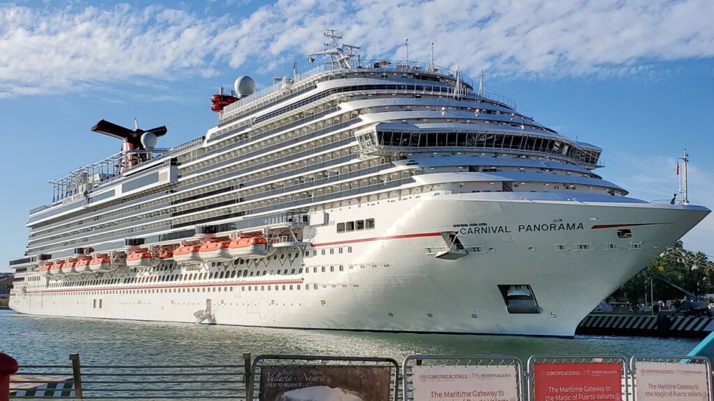 修理を終えたクルーズ船「カーニバル・パノラマ」運航を再開