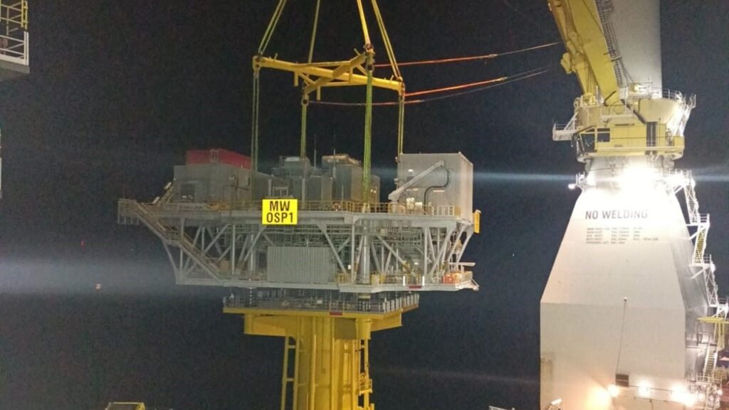 「Moray West」で1基目の洋上変電所設置完了