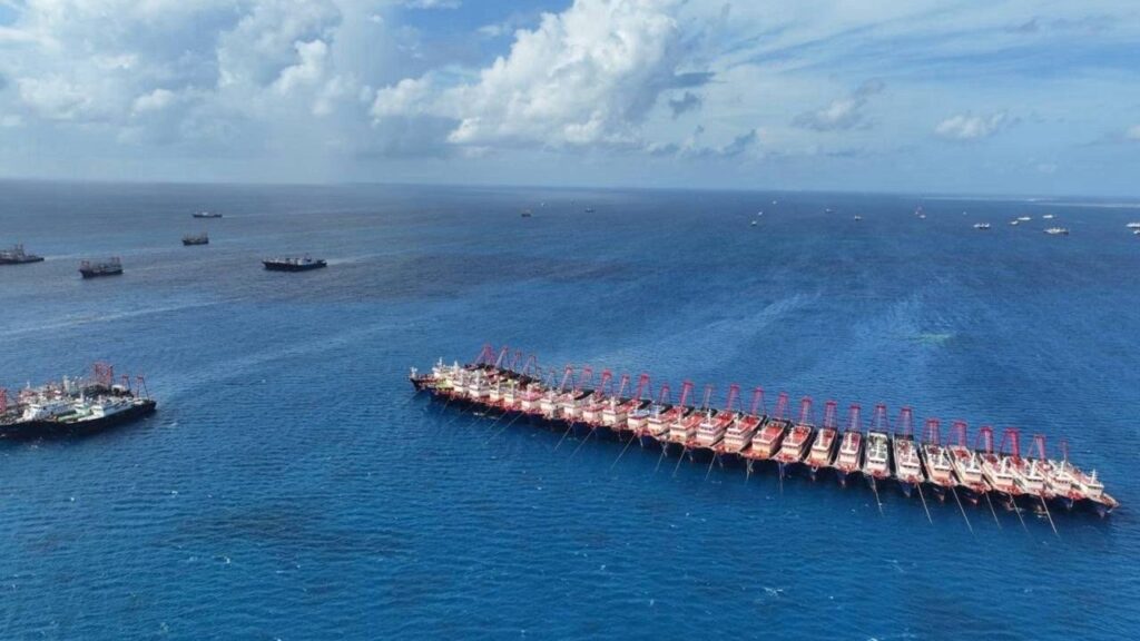 南シナ海の牛軛礁に中国船135隻以上、フィリピン沿岸警備隊が監視