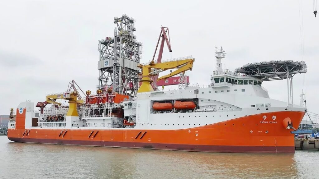中国で全長約180mの海洋調査掘削船「梦想」命名式