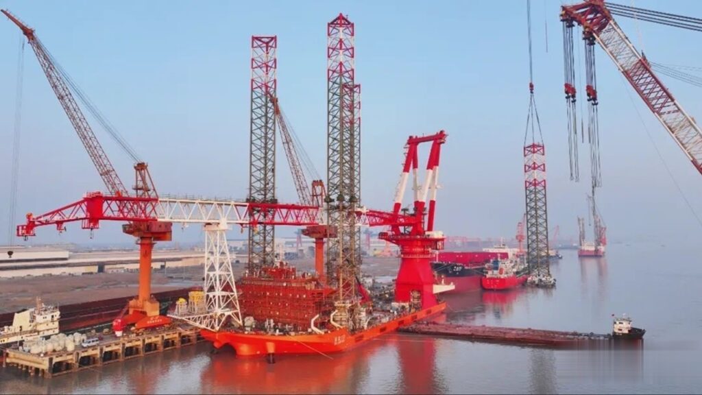 1,600トン吊りSEP船「海建020」メインクレーン搭載