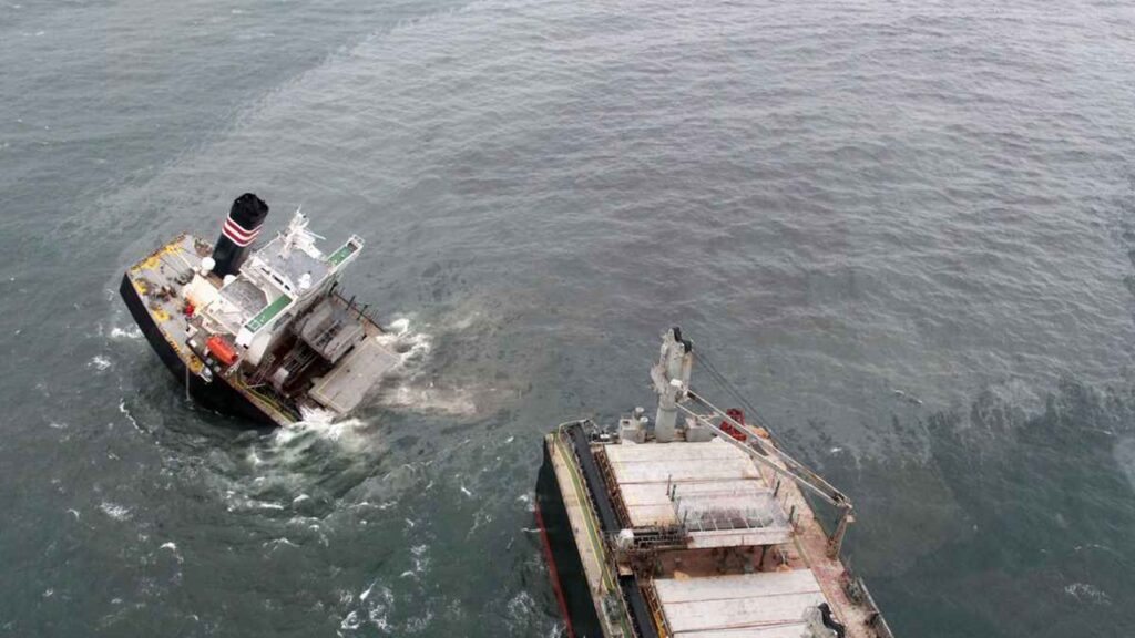 座礁船「クリムゾンポラリス」、起重機船で機関室をFDへ積込予定