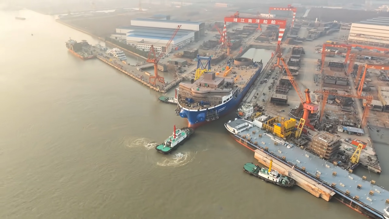 中国で5,000トン吊りクレーン船「华夏鲲鹏01」進水