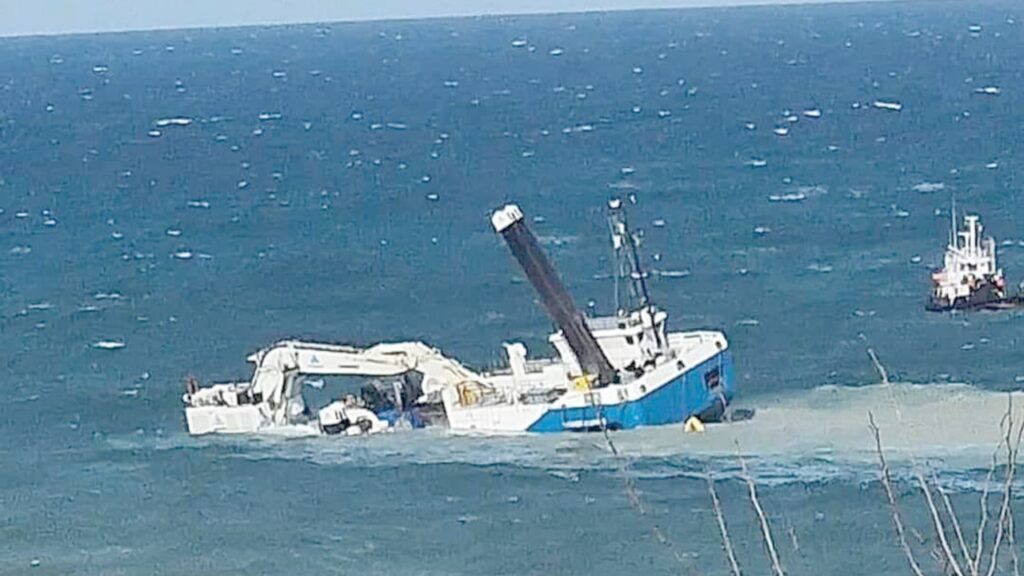 アルジェリアの海水淡水化プラント工事で浚渫船が沈没、死傷者無し