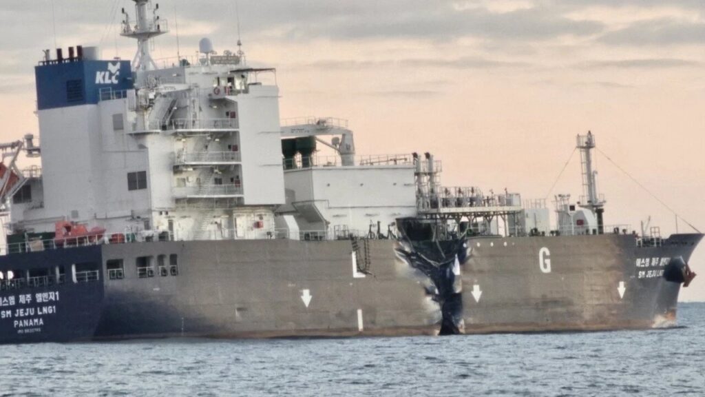 韓国沖でLNG運搬船とRo-Ro船が衝突