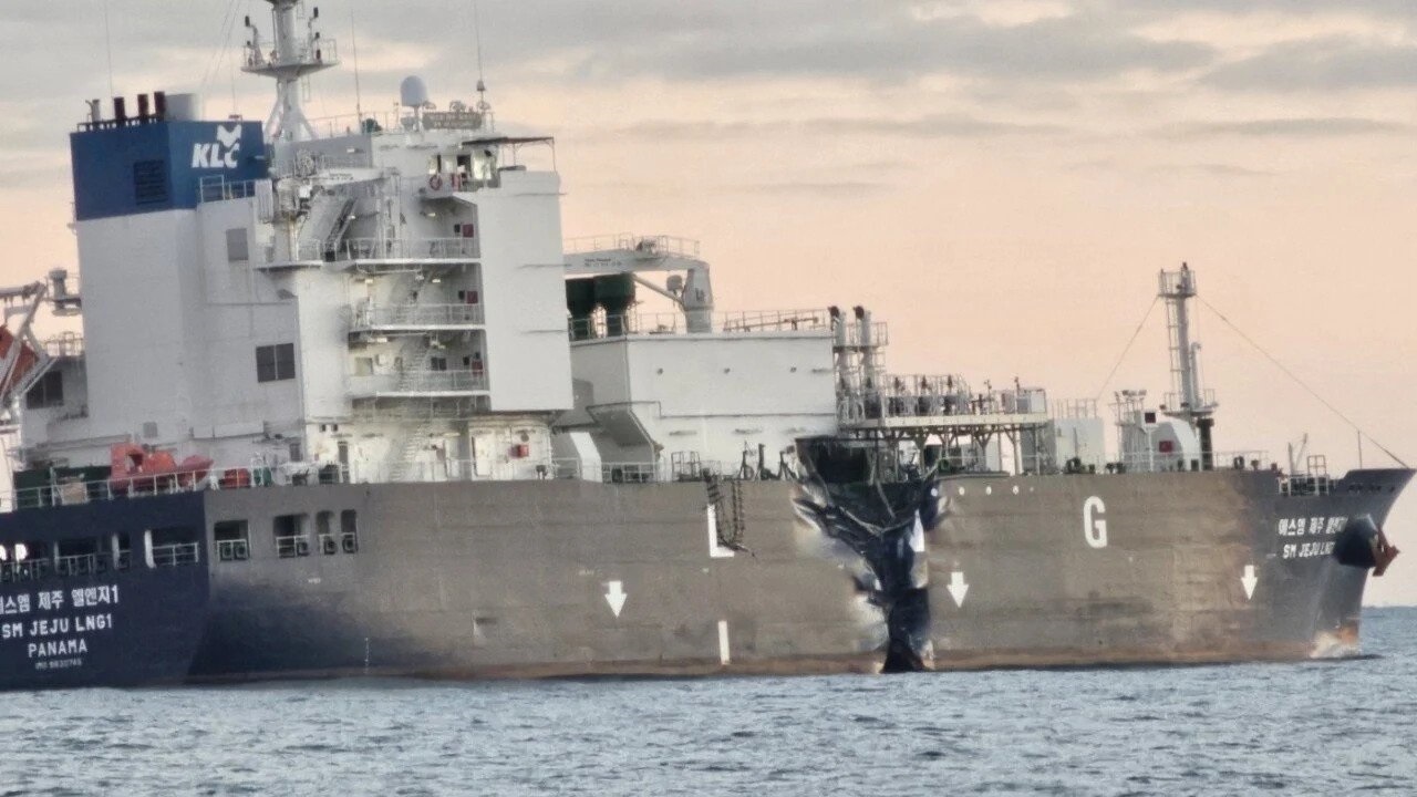 韓国沖でLNG運搬船とRo-Ro船が衝突