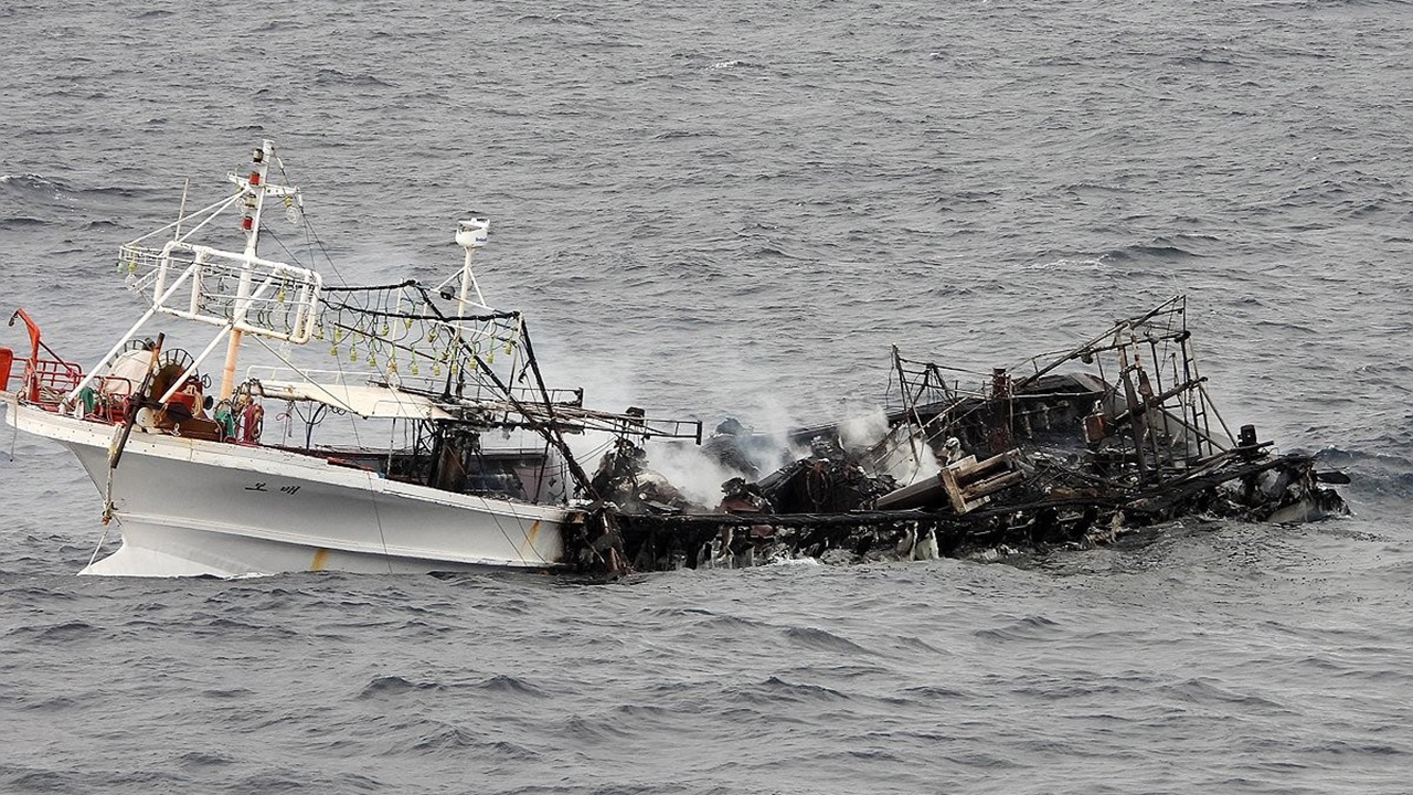 隠岐諸島沖の日本海で韓国漁船が火災転覆、乗組員9人は全員無事
