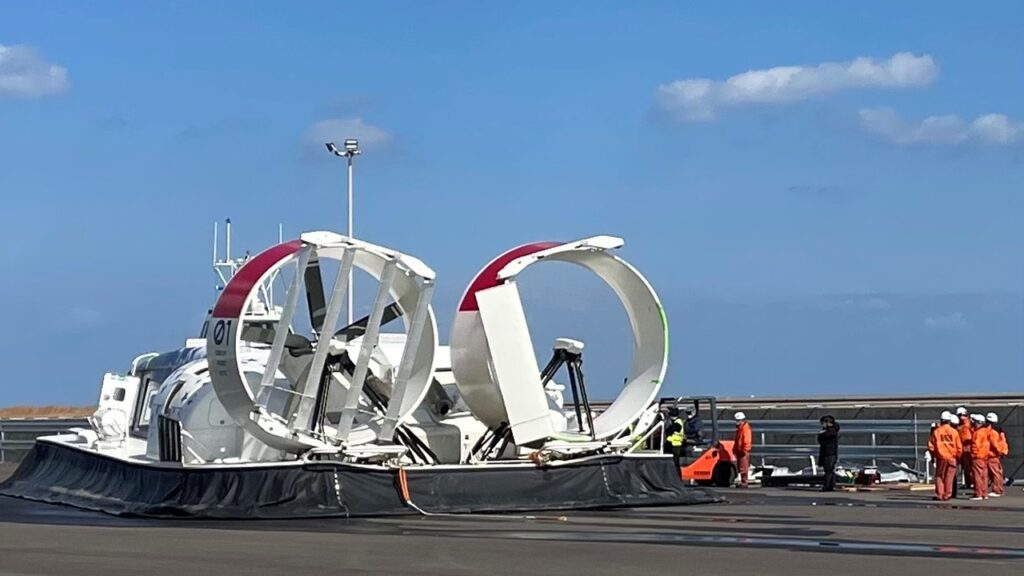 大分ホーバークラフト1番船修理に向け作業開始、修理には約5ヵ月