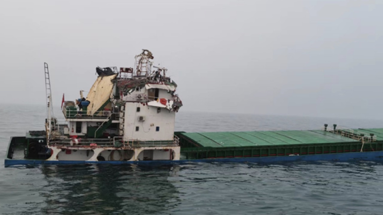 cargo-ship-and-large-container