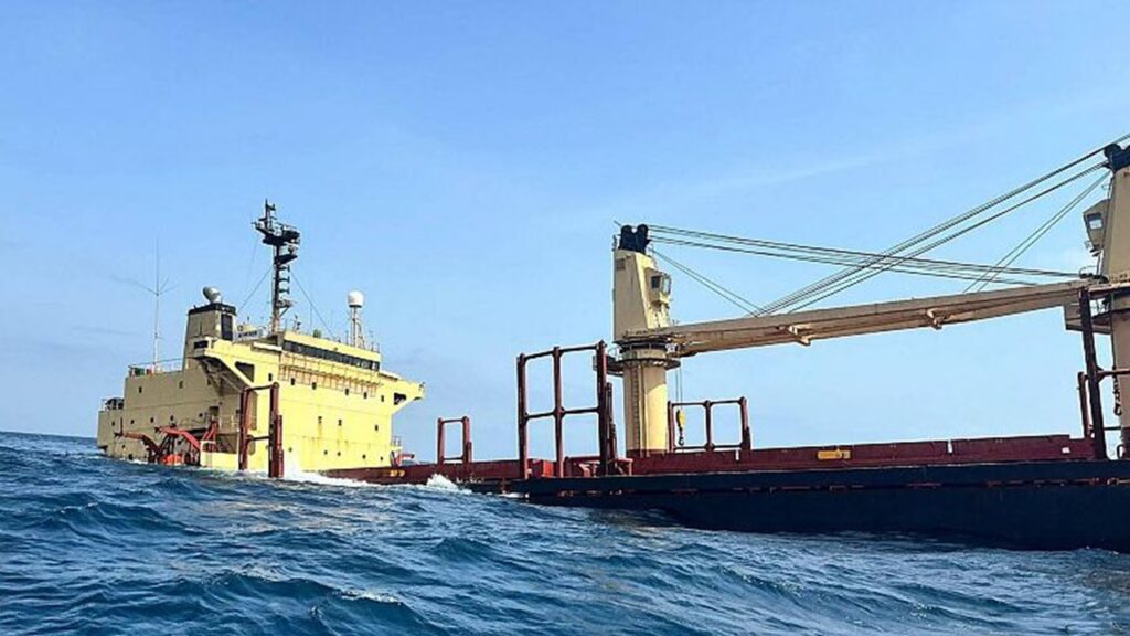 フーシ派の攻撃を受けた貨物船「RUBYMAR」沈没、環境被害拡大