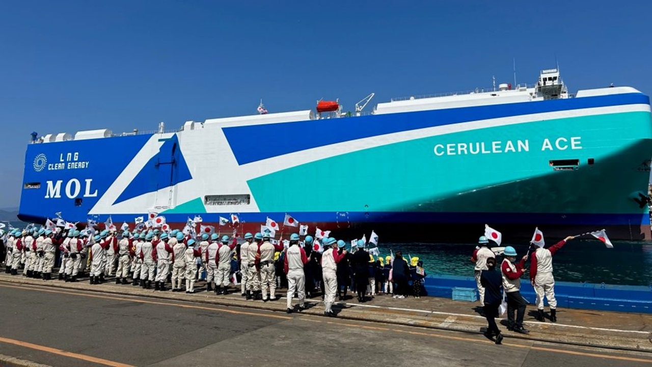 積載台数7,000台、商船三井のLNG燃料自動車運搬船引き渡し