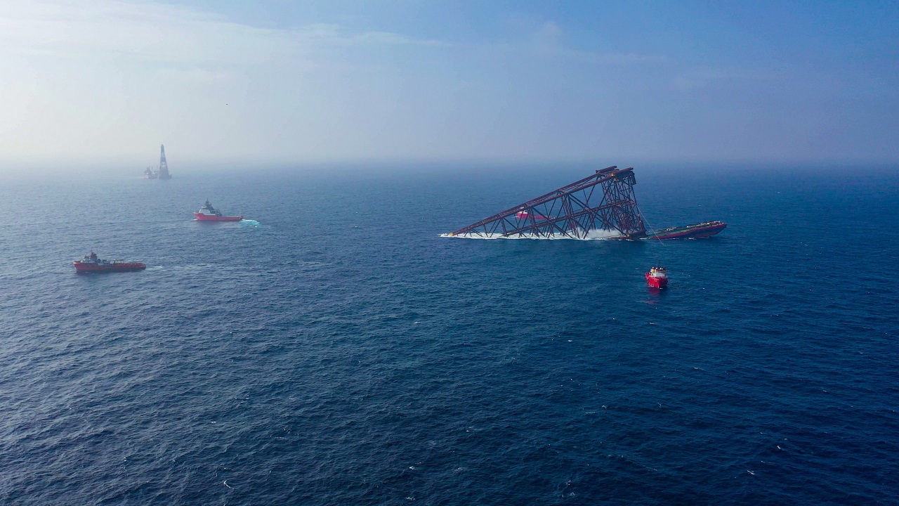 海。 高さ338.5mの「海基2号」ジャケットが完成、アジア最大更新