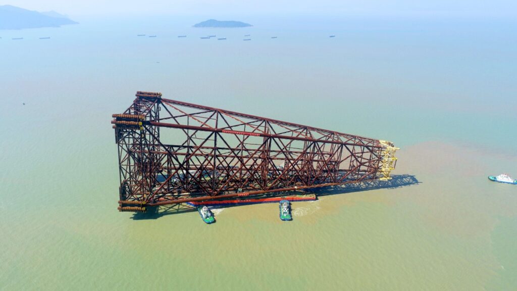 高さ338.5ｍの「海基2号」ジャケットが完成、アジア最大更新