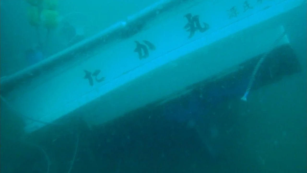 青森沖で沈没のホタテ漁船引き揚げ、プロペラ点検口から浸水の可能性