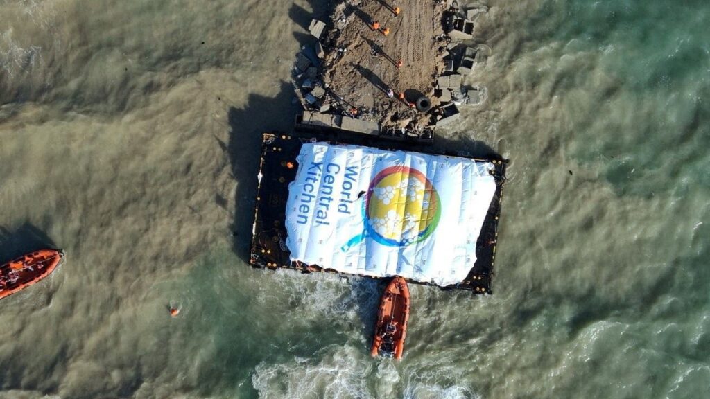 昨年10月7日の戦闘開始以降、海路による初めての支援物資が到着