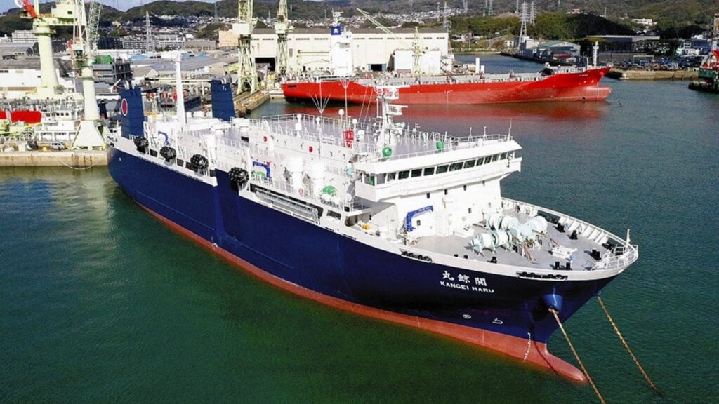 捕鯨母船「関鯨丸」完成、引き渡し