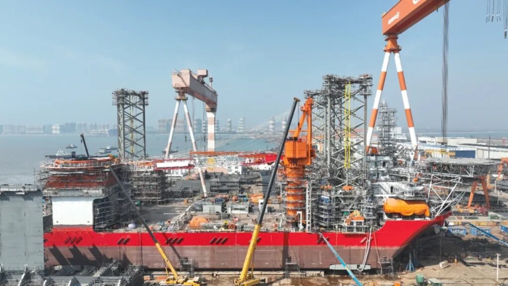 CIMC Rafflesで建造中の1,500トン吊りSEP船進水