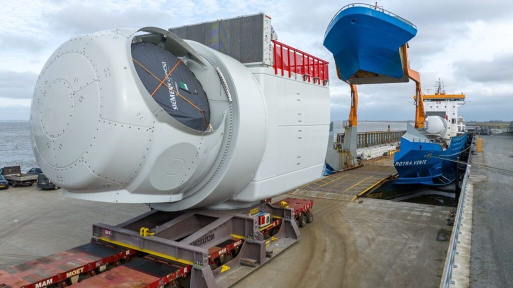 ドイツの生産拠点からMoray West向けナセル輸送開始