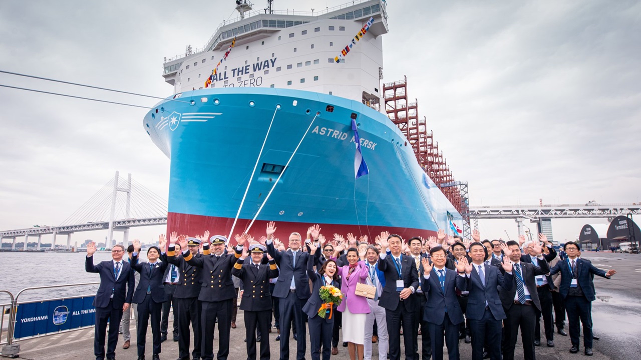 横浜でメタノール燃料コンテナ船「Astrid Maersk」命名式