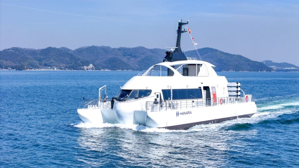 日本財団の作業員輸送船がゼロエミッション運航実証に成功