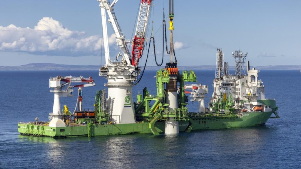 「Orion」がMoray Westでモノパイル設置を完了