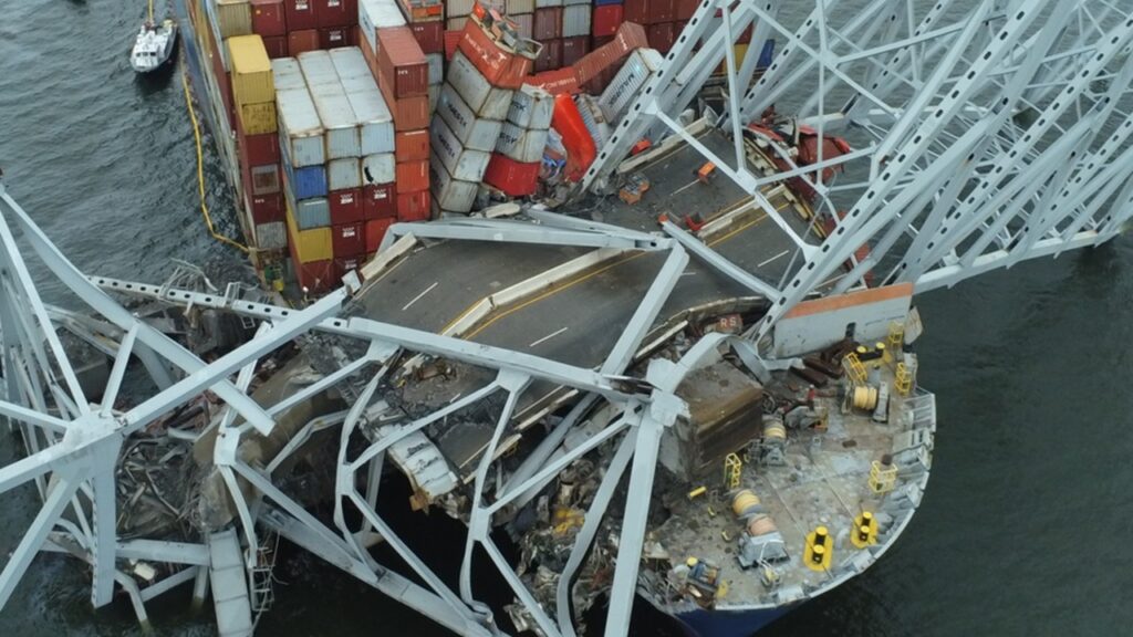 米ボルティモア橋崩落で暫定スケジュール発表、航路全面再開は5月末