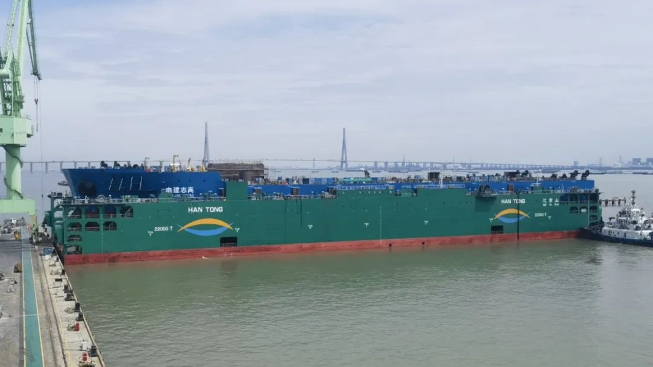 3,600トン吊りDP1自航式クレーン船「电建志高」進水