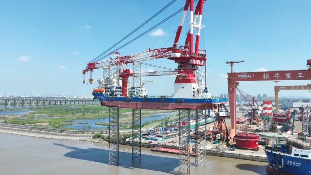 SEP起重機船「振新1600」レグによる船体昇降試験を完了