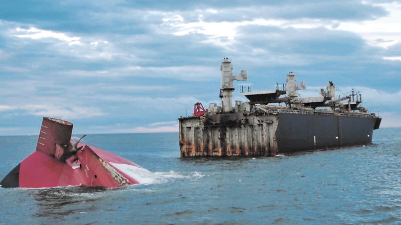 八戸沖のクリムゾンポラリス撤去完了時期、8月中旬に延期