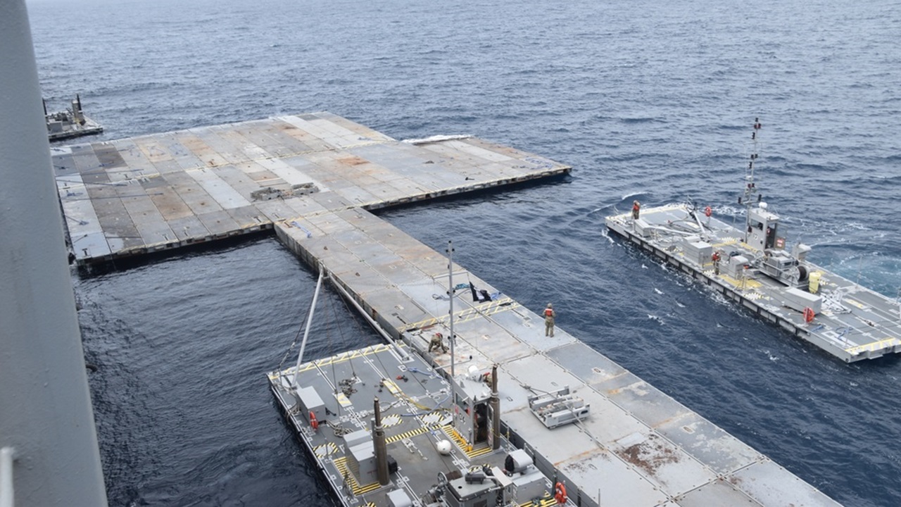海上輸送によるガザ支援に向けて全長500ｍを超える桟橋の建設開始