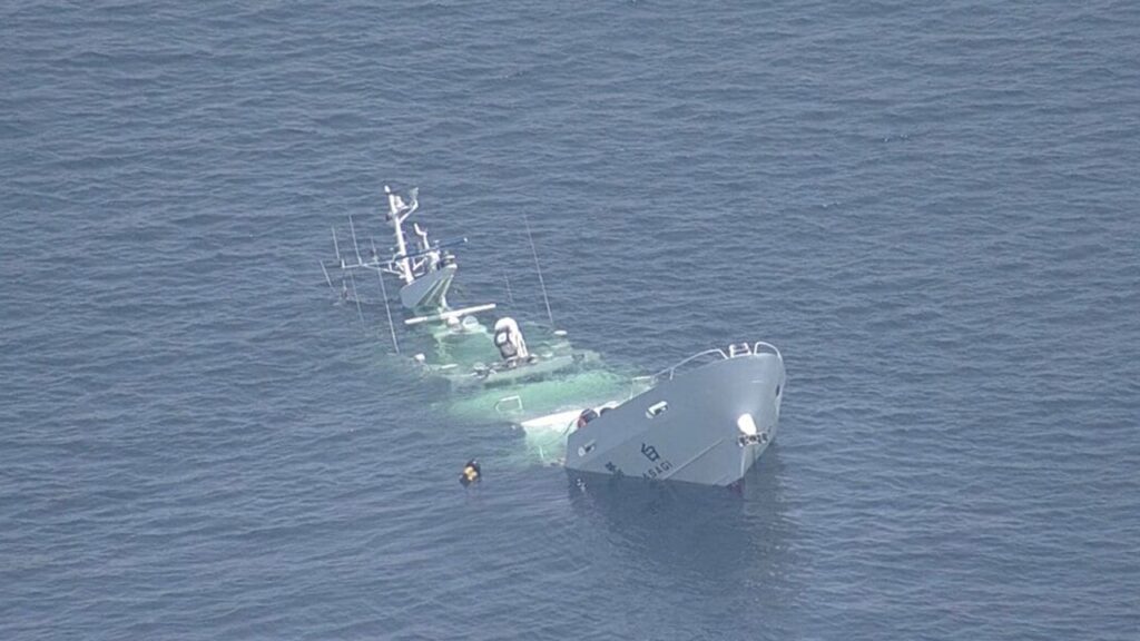 漁業取締船「白鷺」笠岡沖で座礁・浸水、乗組員14人は全員救助