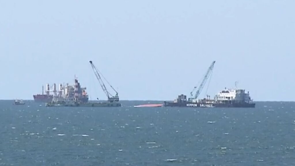 下関沖で転覆した韓国船籍のケミカルタンカー、来週引き起こしの予定