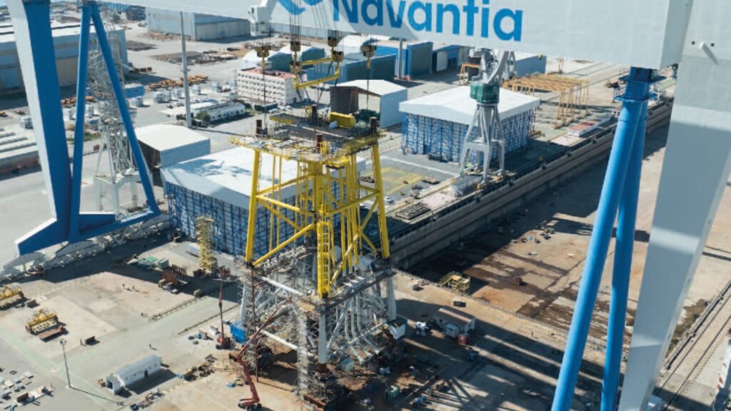 Noirmoutier洋上風力の変電所ジャケット基礎輸送準備完了