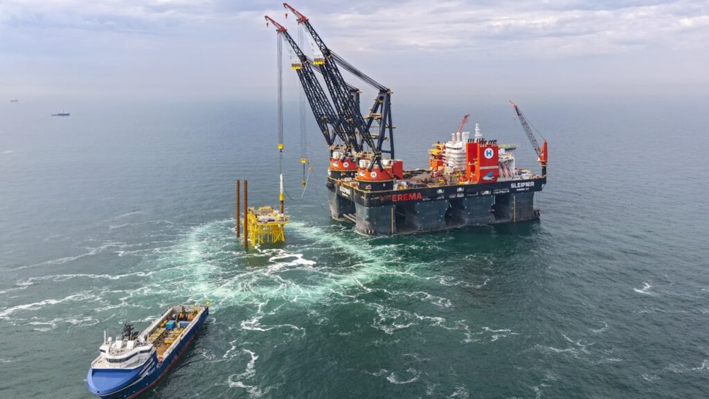 Hollandse Kust westの洋上変電所ジャケット設置