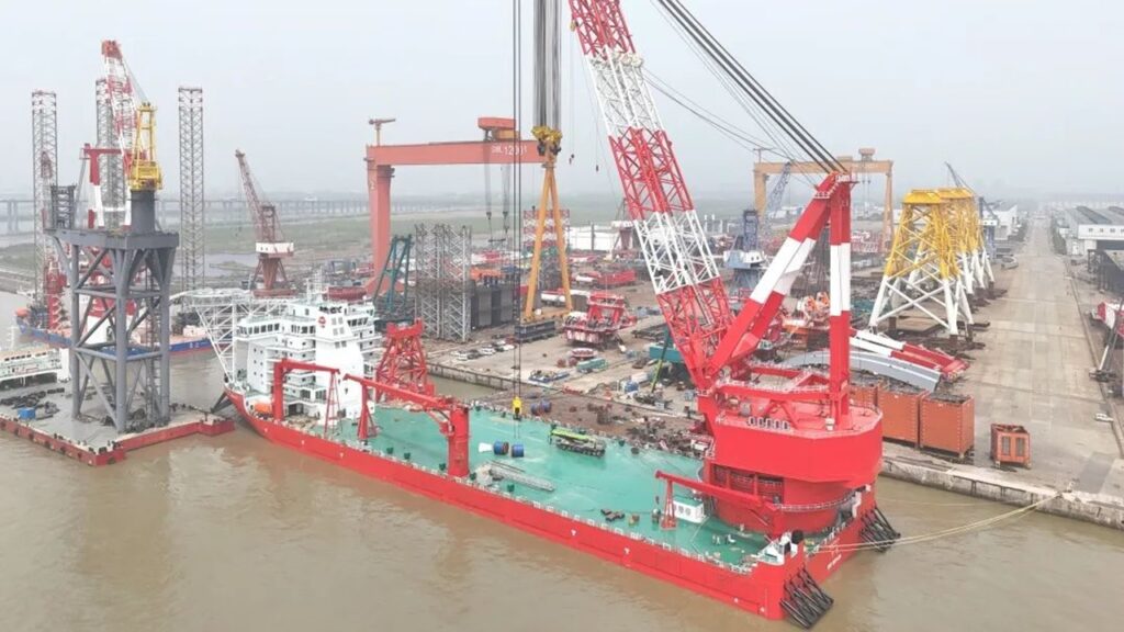 4,000トン吊り自航式クレーン船「海洋风电76」竣工