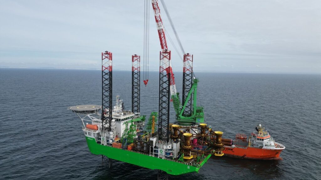 フランス「ディエップ・ル・トレポール」でジャケット基礎杭設置開始