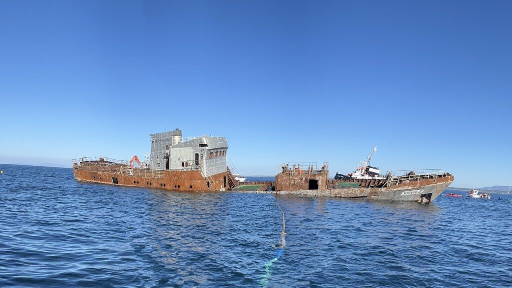 密輸で押収した貨物船を人工リーフとして利用、アイルランド初の試み