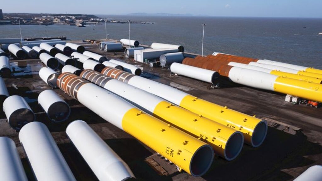 「Nordseecluster A」向け最初のモノパイル完成