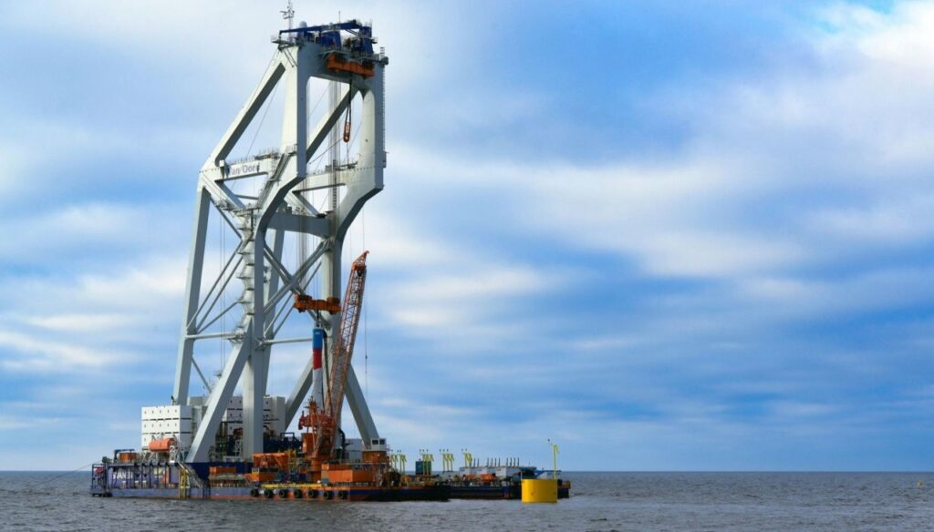 ポーランドの「Baltic Power」で最初のモノパイル設置