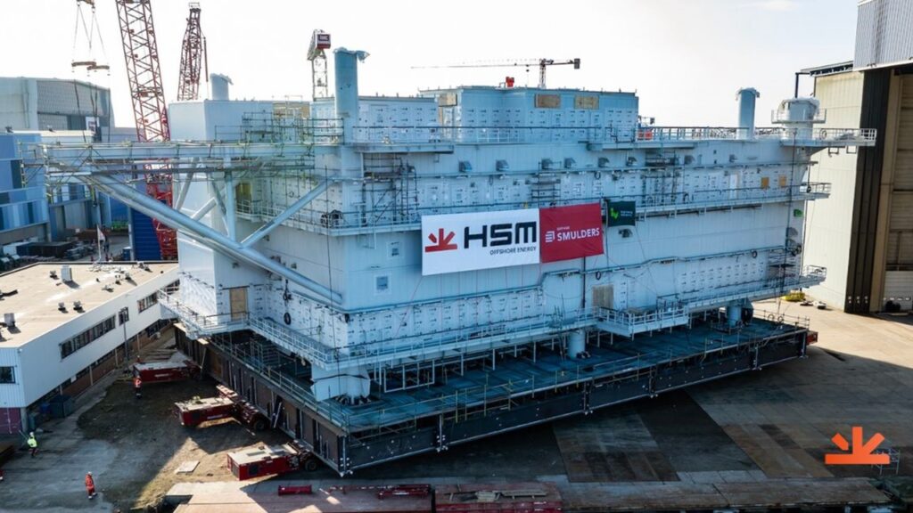 ドイツ沖に設置する重量5,300トンの洋上変電所トップサイド公開